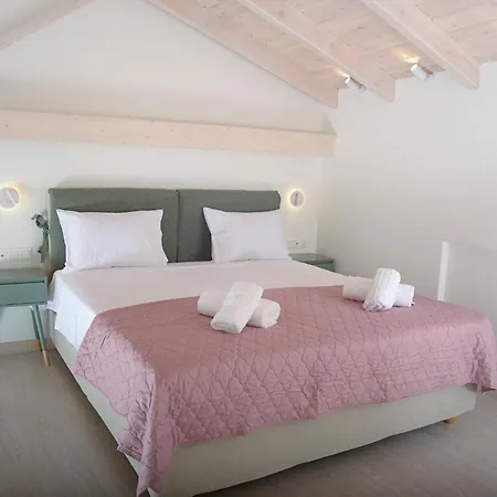 アパート Isavella's Under The Castle カラマタ