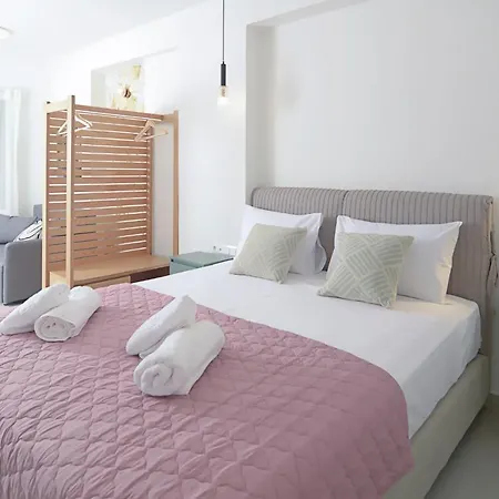 Isavella's Under The Castle * カラマタ