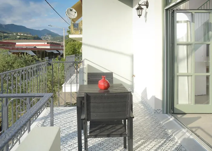 Daire Isavella's Under The Castle Kalamata