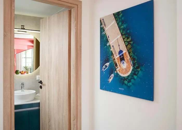 Isavella's Under The Castle *