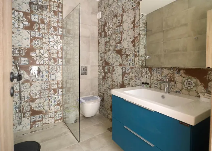 Isavella's Under The Castle * Kalamáta