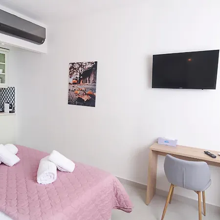 Апартаменты Isavella's Under The Castle *