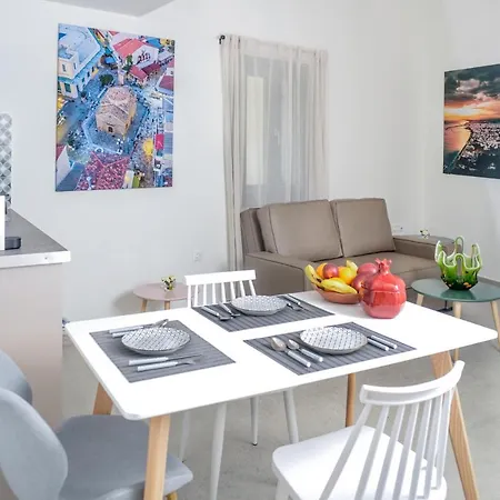 Isavella's Under The Castle Каламата